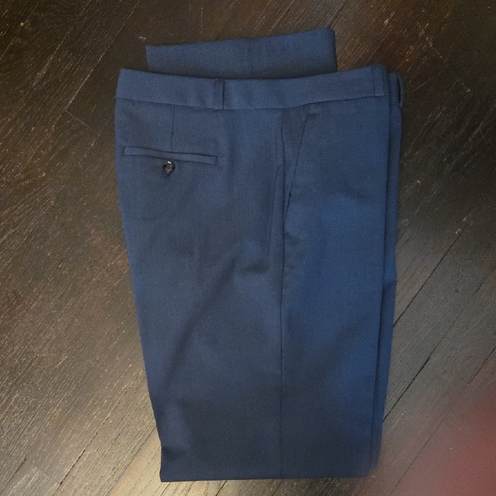 Banana Republic Italian Wool Blend Suit In Deep Blue, Size 10 - Picture 9 of 10